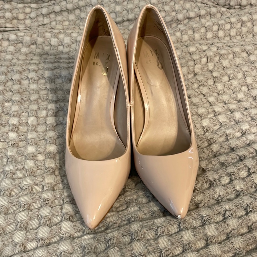 Nude patent leather heel